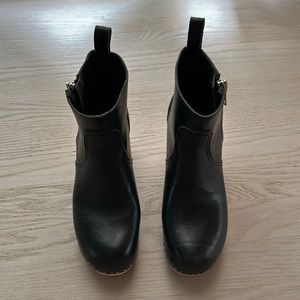 Swedish Hasbeens zip it Emmy clogs bootie black size 37